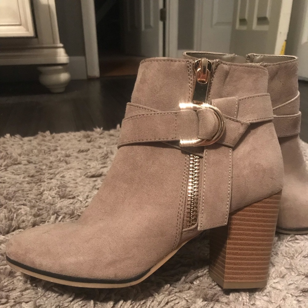 Heel booties